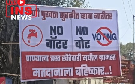 Banner with the bold message "No Water No Vote," expressing their frustration over enduring water scarcity for the past 18 months.