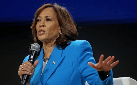 Although in America, which calls itself a liberal, energetic, bright and enthusiastic democracy, it has become clear that this oldest democracy of 235 years will still have to wait to get a woman President.