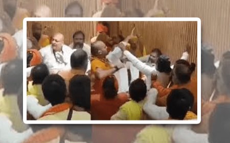 In the meeting of the Akharas regarding Prayagraj Mahakumbh, there was fierce kicking and punching between the saints and mahatmas.