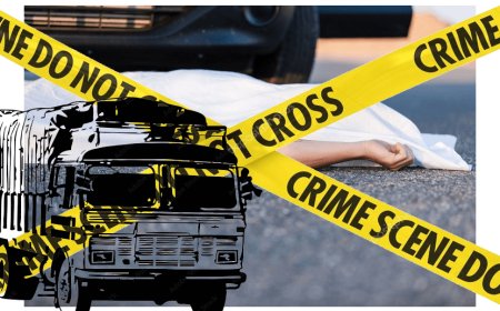 The driver cleaning the truck trampled people on the road! 5 died at the last moment!