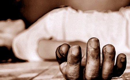 Debt-ridden man commits suicide along with wife, there is no other way but to end life.