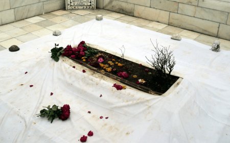 It is not easy to remove the tomb of Mughal emperor Aurangzeb! Major changes will have to be made in the rules of Archaeological Survey of India