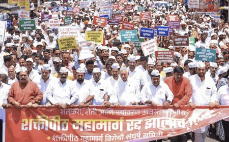 Massive protest by farmers in Maharashtra against Shaktipeeth Expressway project