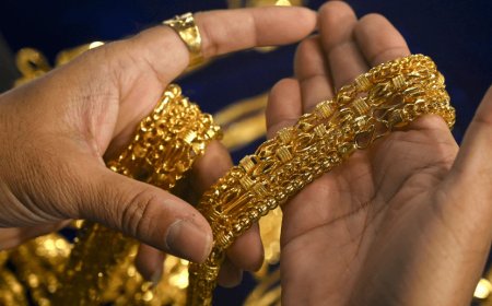 Gold prices cross Rs 1 lakh mark! 24 carat gold costs Rs 1 lakh per 10 grams