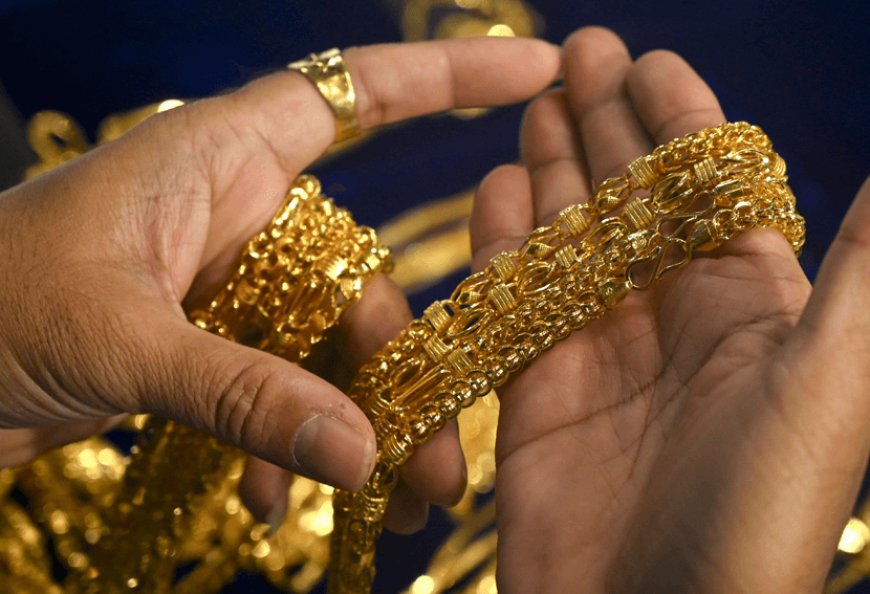 Gold prices cross Rs 1 lakh mark! 24 carat gold costs Rs 1 lakh per 10 grams