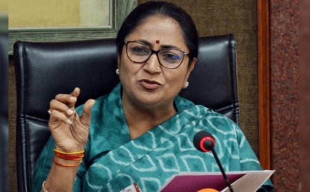 Delhi Chief Minister Rekha Gupta slapped and pulled hair by a man in public!