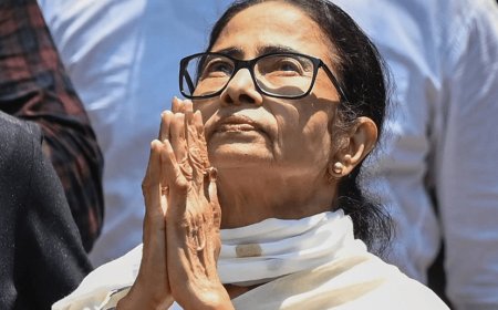 West Bengal Chief Minister Mamata Banerjee has set an example of simplicity! She owns no land, no house, and no car. Her total movable assets are ₹15,37,509.71.